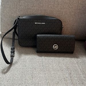 Michael Kors Cross Body purse & matching wallet